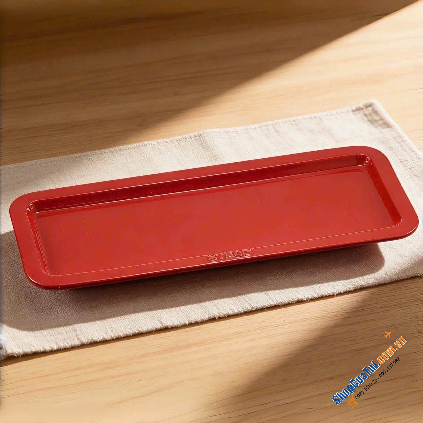 Khay chữ nhật Staub đỏ bày sushi, bánh ngọt, trái cây, finger food....