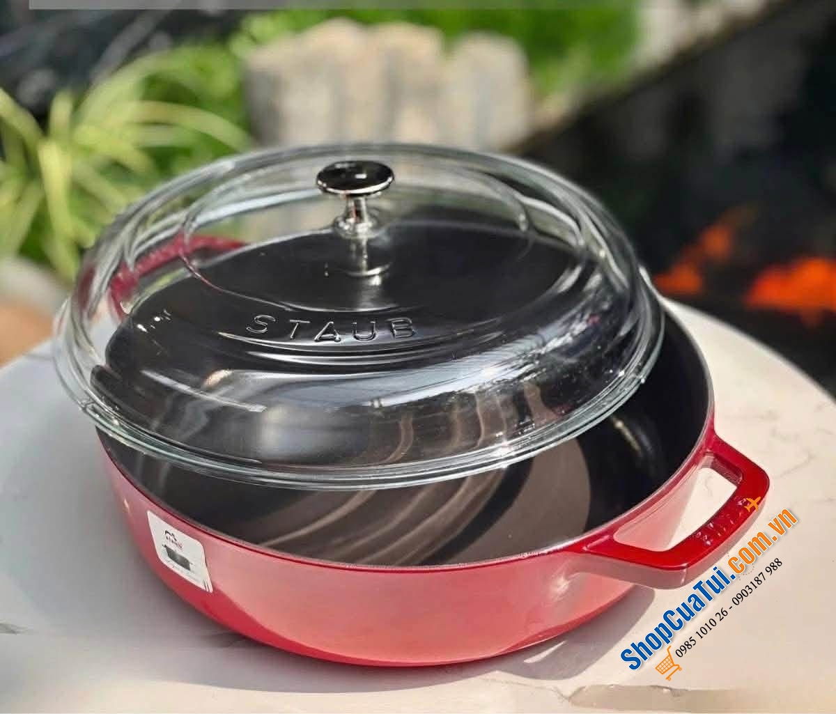 Nồi chảo gang STAUB màu đỏ Size 24cm - 28cm có vung kính.