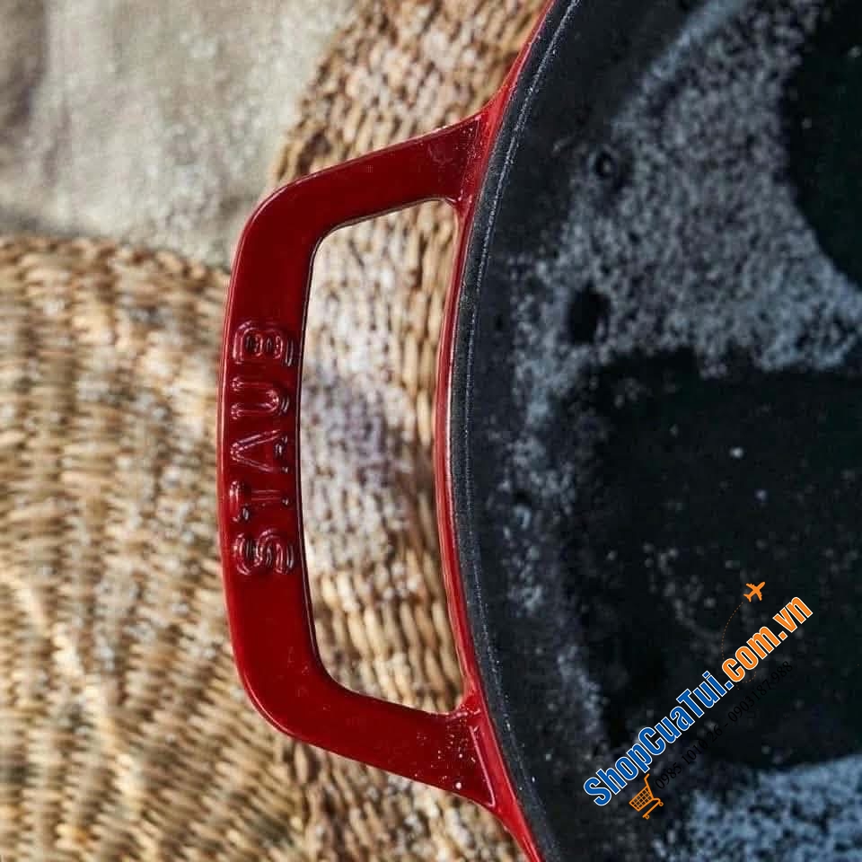 Nồi chảo gang STAUB màu đỏ Size 24cm - 28cm có vung kính.