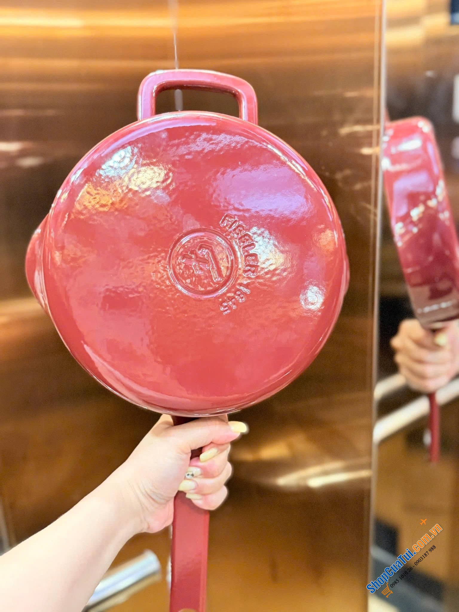 Chảo gang Fissler 24cm màu Đỏ.