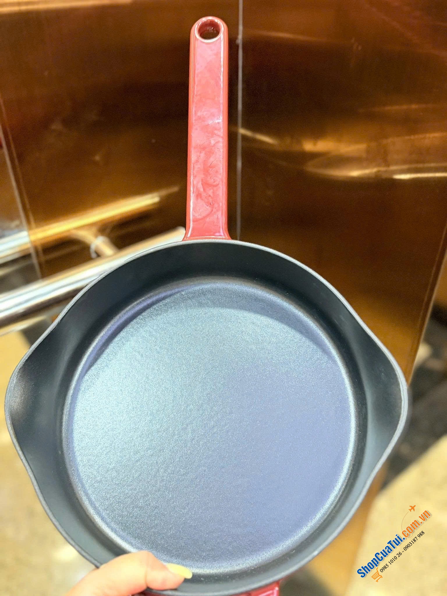 Chảo gang Fissler 24cm màu Đỏ.