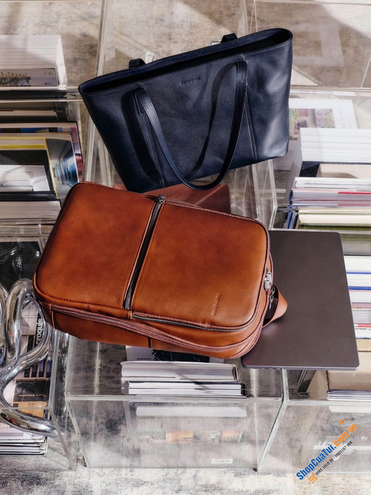 Balo da Samsonite Classic Leather Slim Backpack.