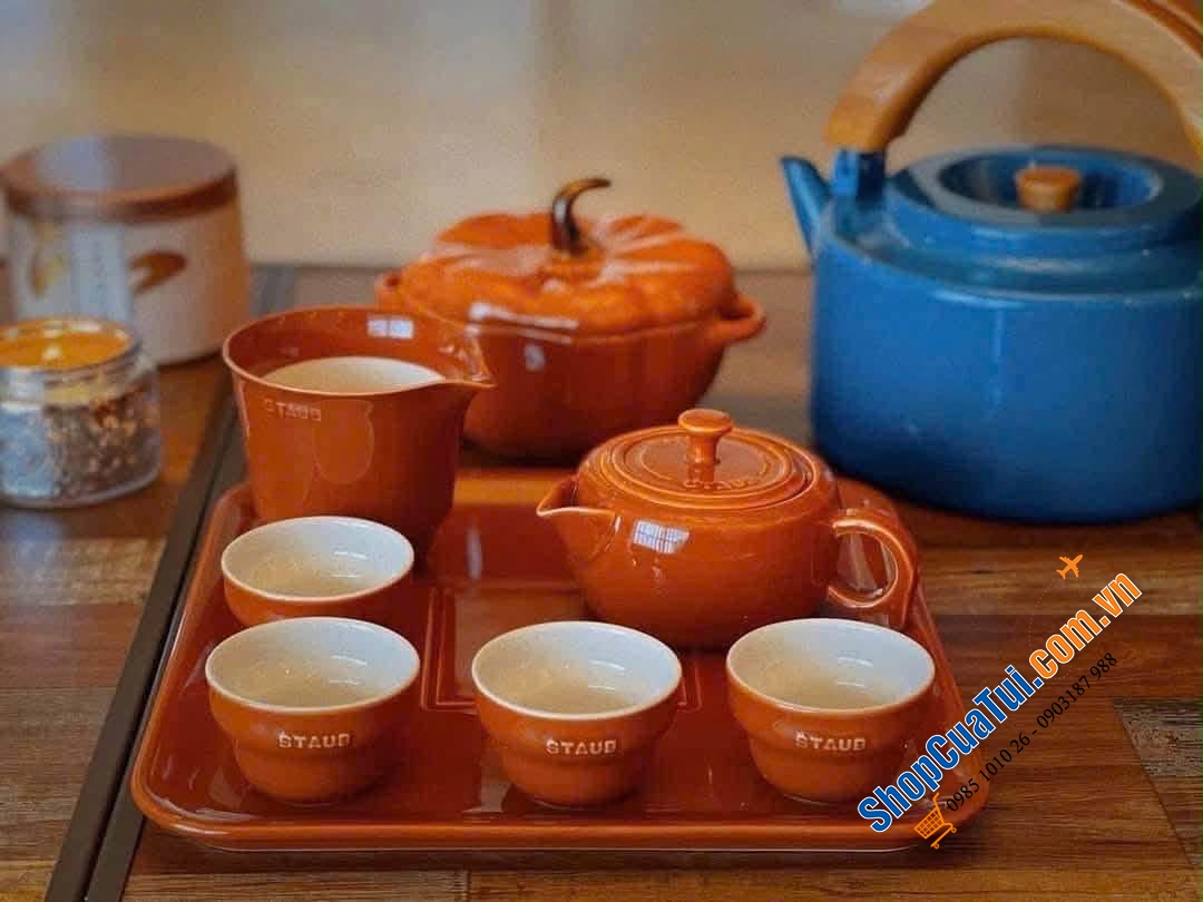 Bộ trà kèm khay Staub siêu xinh.