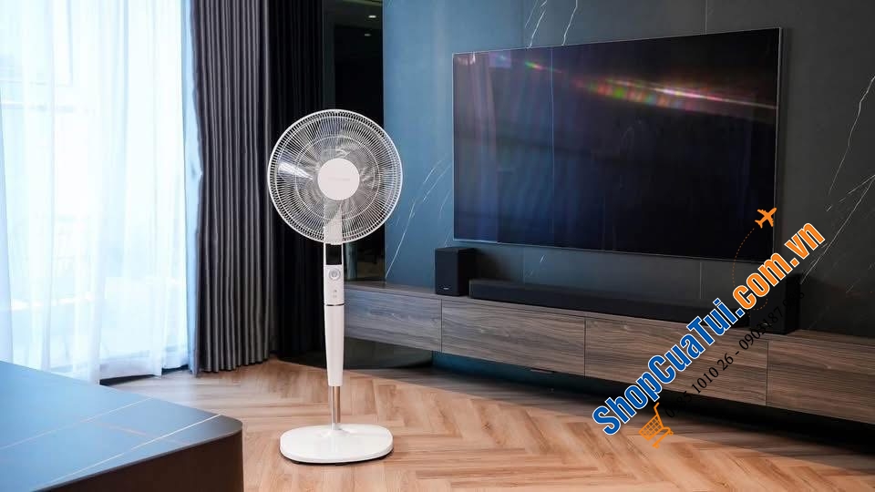 Quạt cây Trotec TVE26S màu trắng.