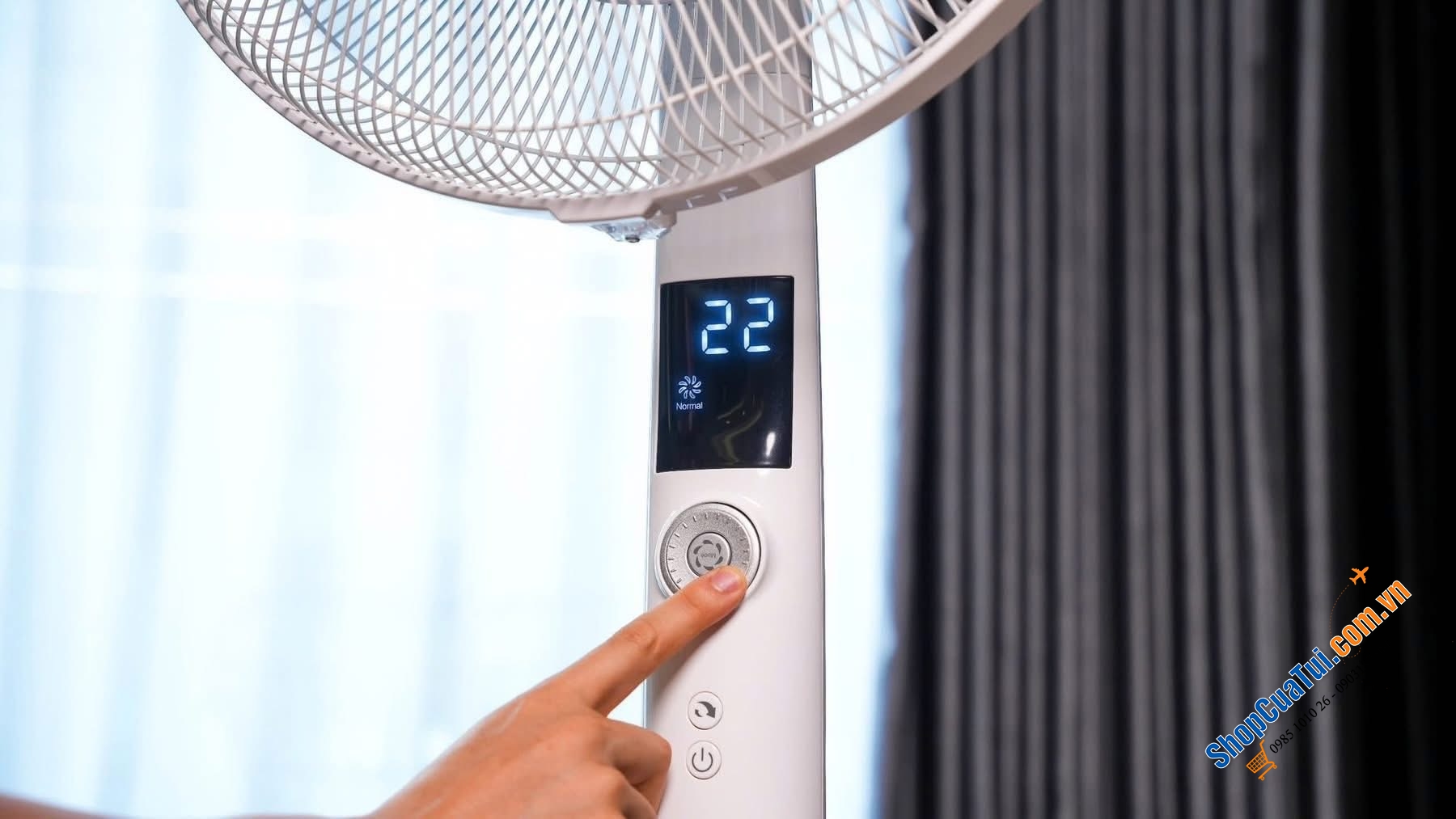 Quạt cây Trotec TVE26S màu trắng.