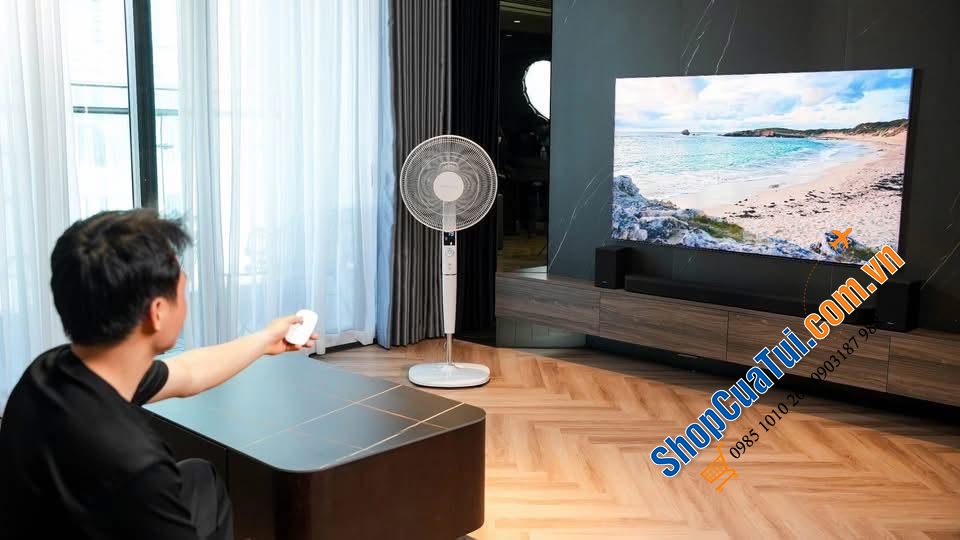 Quạt cây Trotec TVE26S màu trắng.
