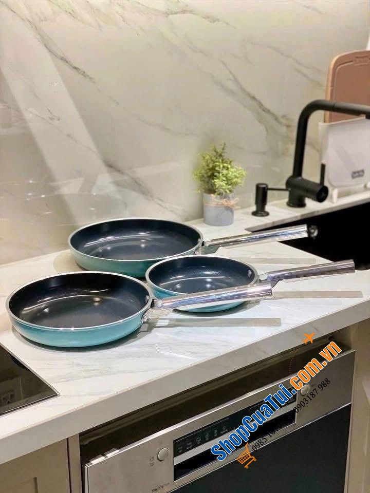 Nồi, Chảo SMEG xanh ngọc màu mới siêu đẹp và công nghệ chống dính mới.