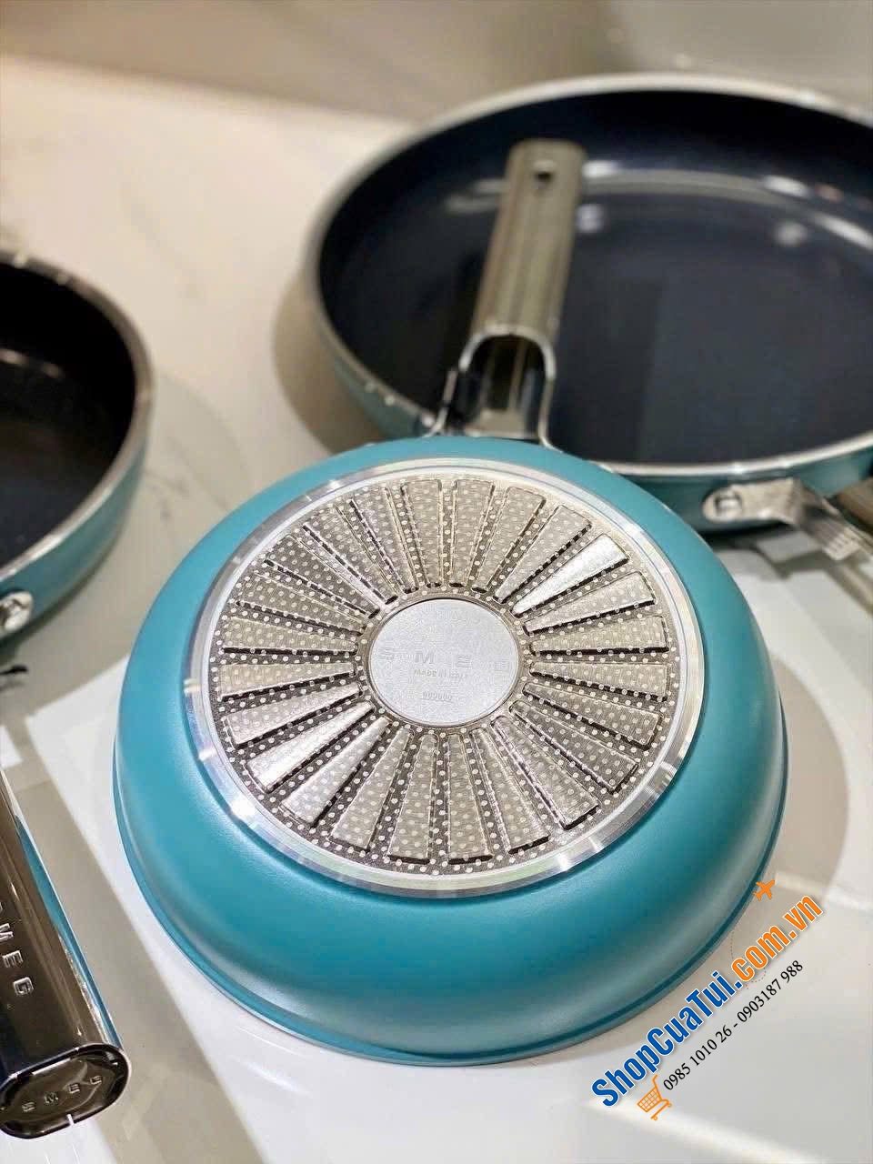 Nồi, Chảo SMEG xanh ngọc màu mới siêu đẹp và công nghệ chống dính mới.