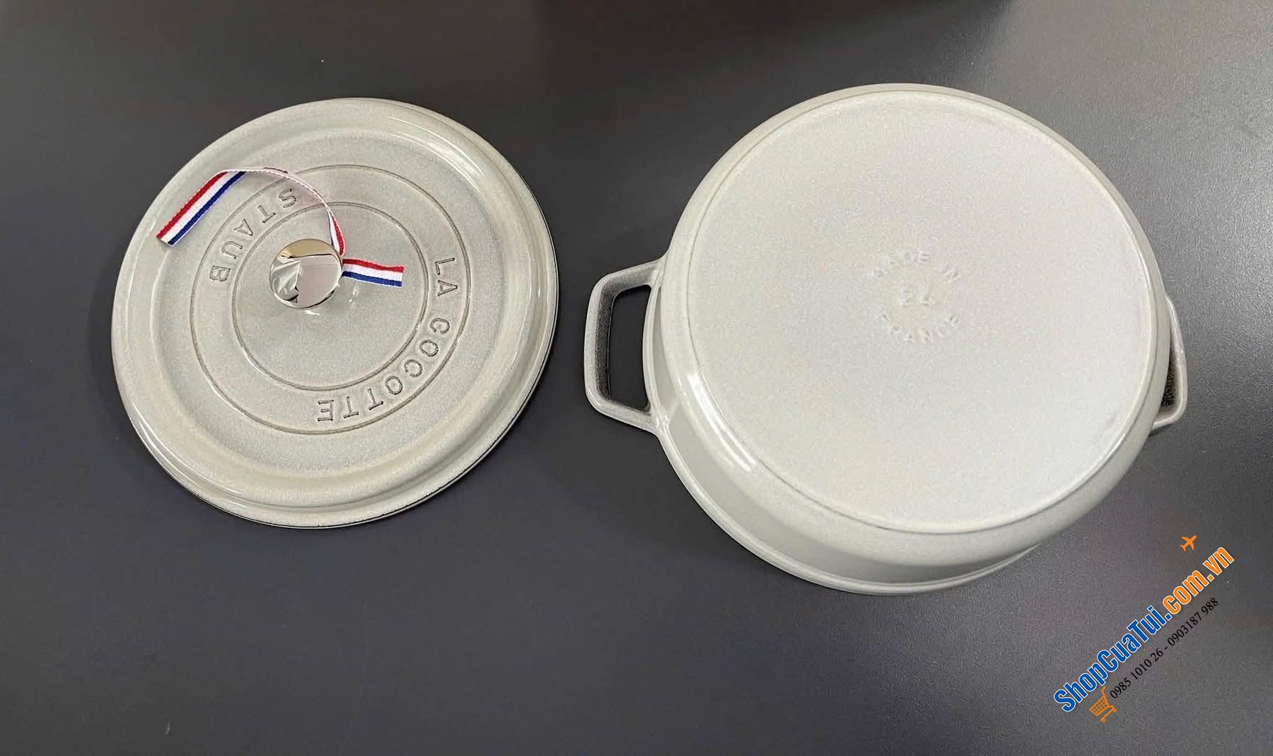 NỒI GANG Staub La Cocotte 24CM KÈM XỬNG HẤP MÀU GHI SỮA - Made in France.