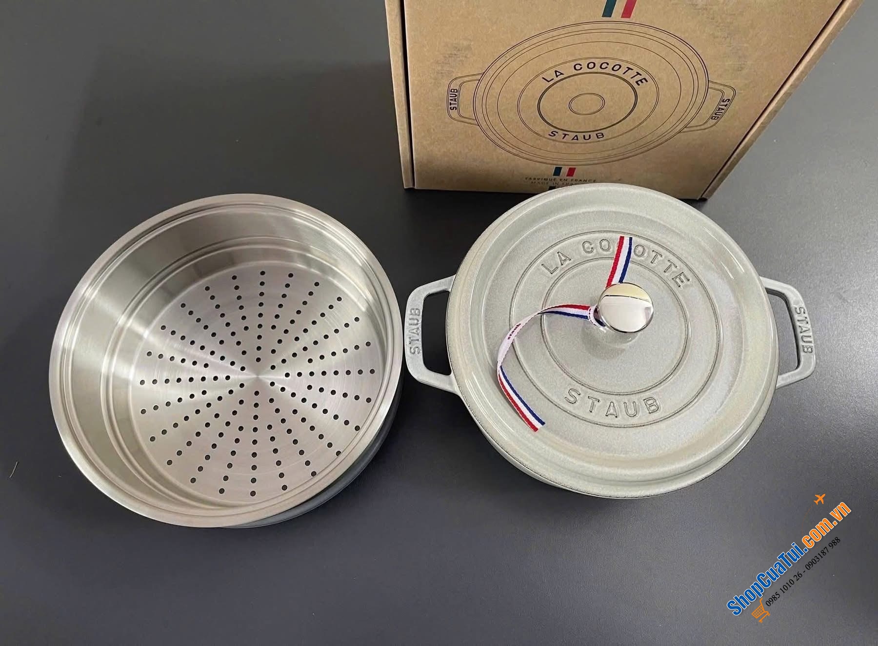 NỒI GANG Staub La Cocotte 24CM KÈM XỬNG HẤP MÀU GHI SỮA - Made in France.