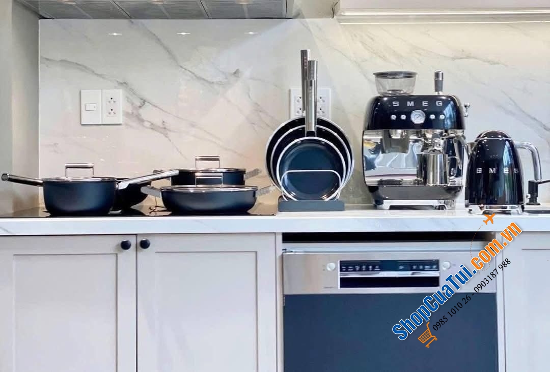 Nồi, chảo SMEG màu đen siêu đẹp và công nghệ chống dính mới.