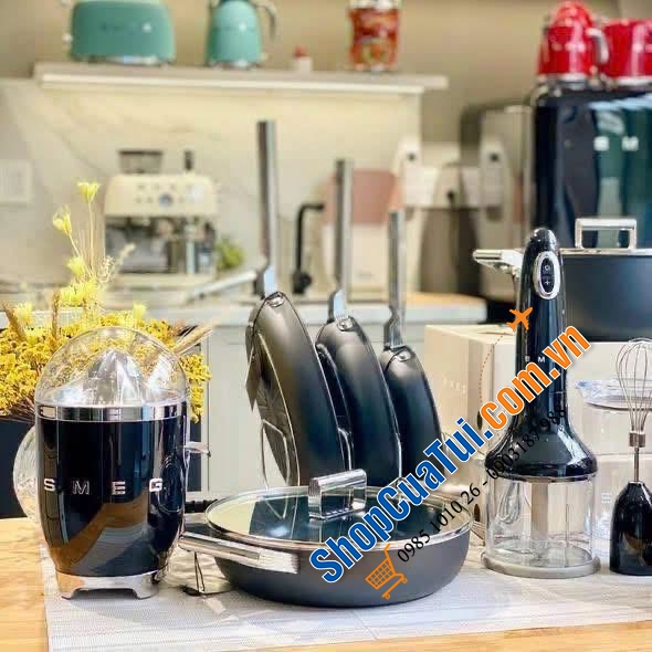 Nồi, chảo SMEG màu đen siêu đẹp và công nghệ chống dính mới.