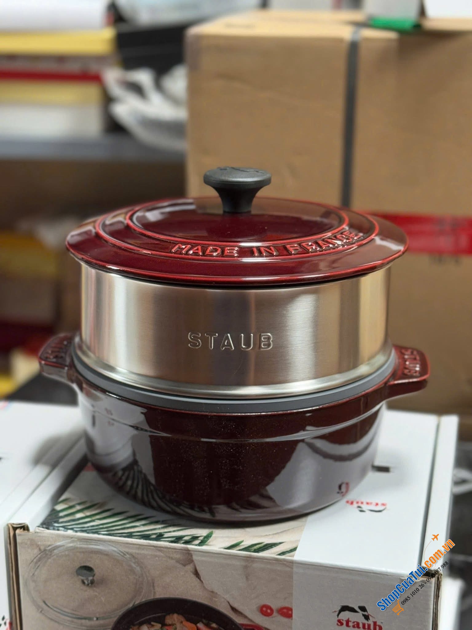 Bộ nồi kèm xửng hấp STAUB size 24cm đỏ mận.