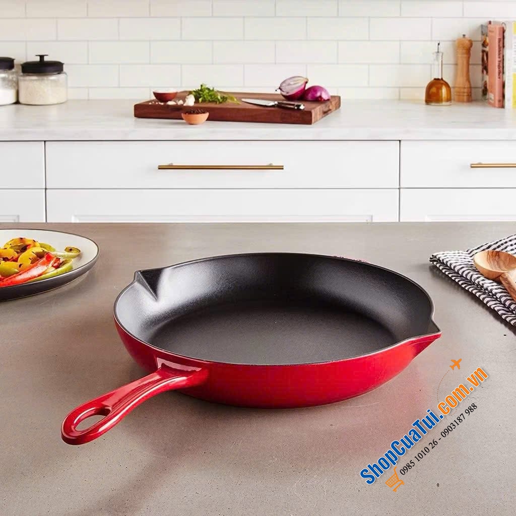 Chảo Staub Skillet 26cm đỏ rực rỡ.