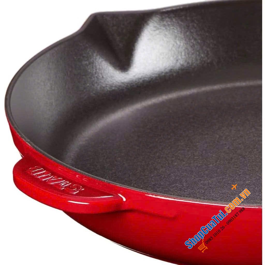 Chảo Staub Skillet 26cm đỏ rực rỡ.