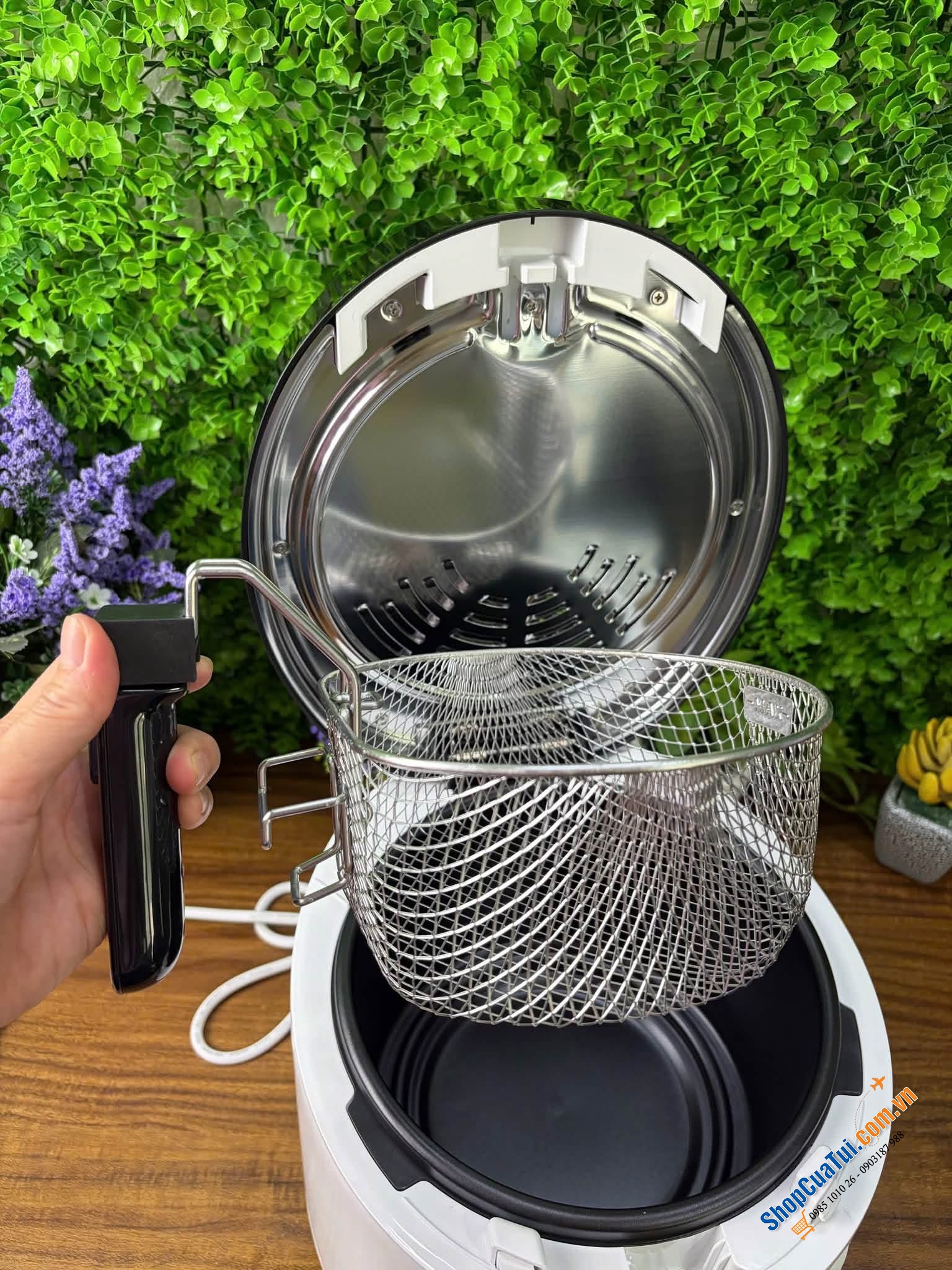 Nồi chiên ngập dầu SilverCrest SFT 1900 A1 (dung tích dầu 2,1 lít).