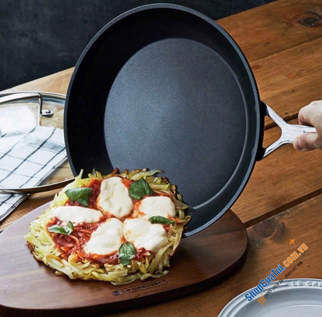 Set Chảo chống dính Le Creuset 22cm và 28cm - không cần phô trương, vẫn đủ để định nghĩa đẳng cấp của căn bếp.