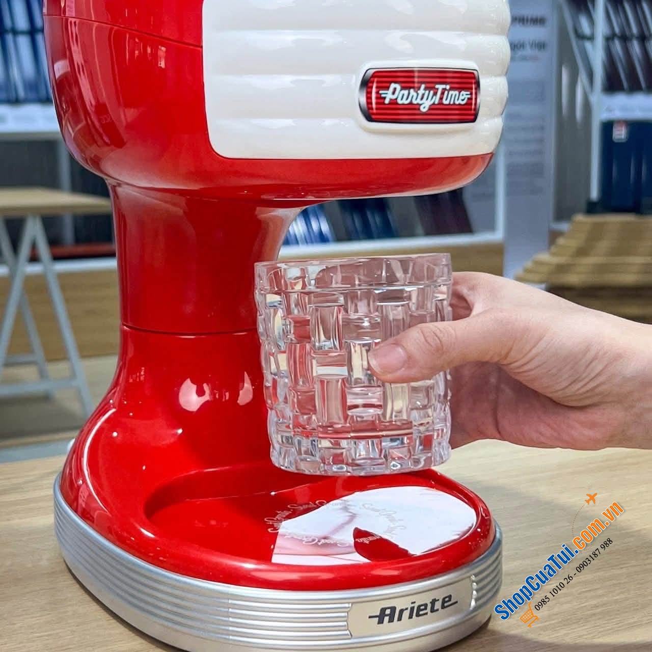 Tự tay pha chế đồ uống mát lạnh với máy bào đá Ariete 00C007600AR0.