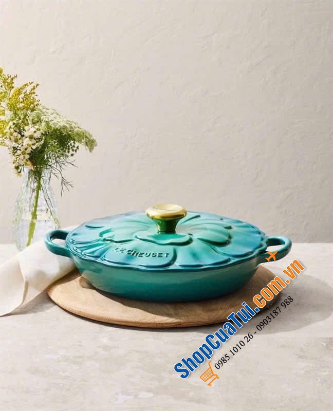 Chảo Le Creuset Petal Braiser Bleu Riviera 26cm - vẻ đẹp hiếm có, nấu ăn đỉnh cao.