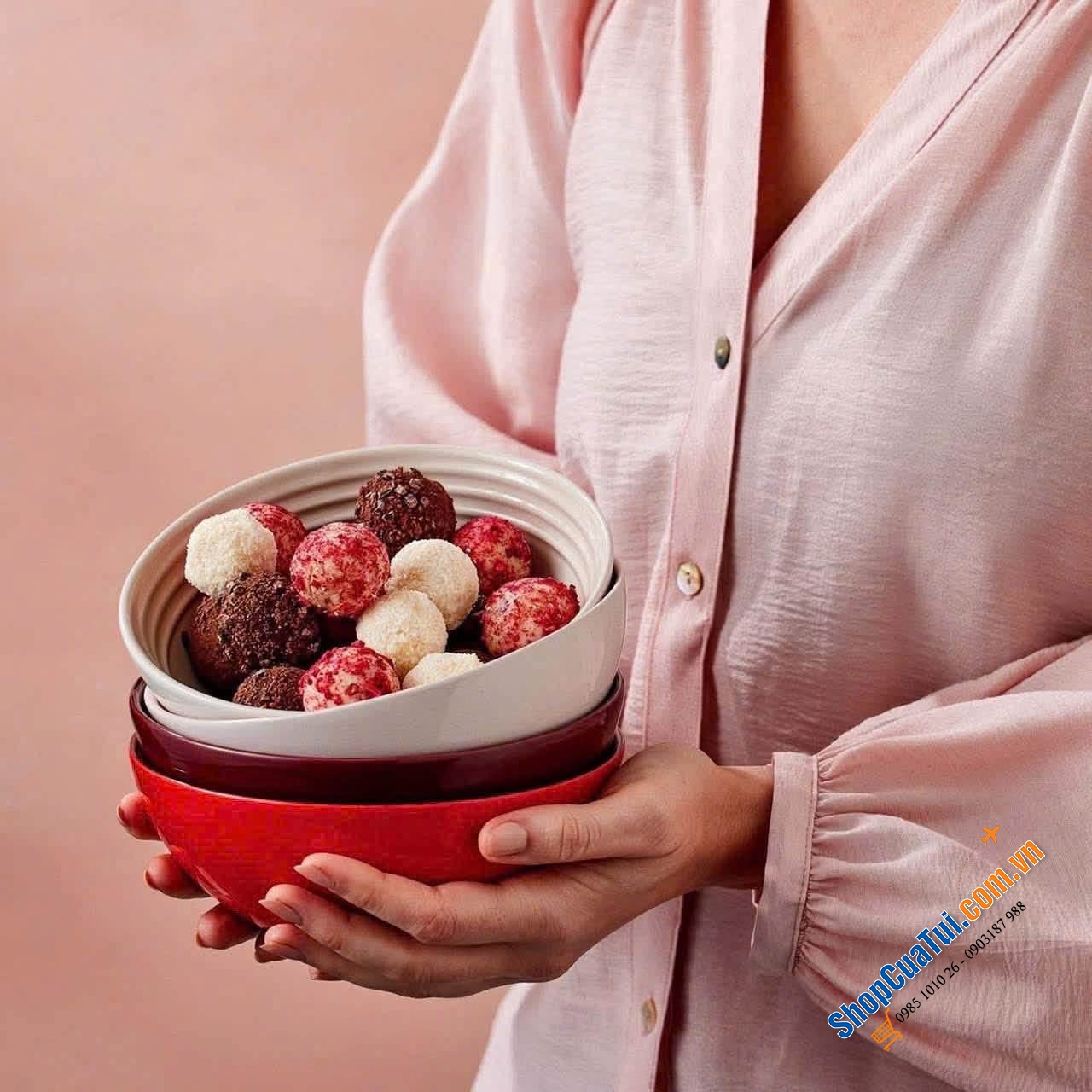 Set 4 bát Le Creuset Petits Fours 16cm.   Set 4 đĩa Le Creuset Petits Fours 17cm.   Set 4 bát Ramenkins Le Creuset Petits Fours 8cm.   Set 4 cốc Le Creuset Petits Fours 200ml.