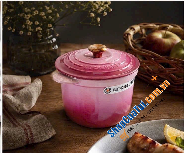 Nồi gang Le Creuset Rice Pot 20cm màu hồng Berry.