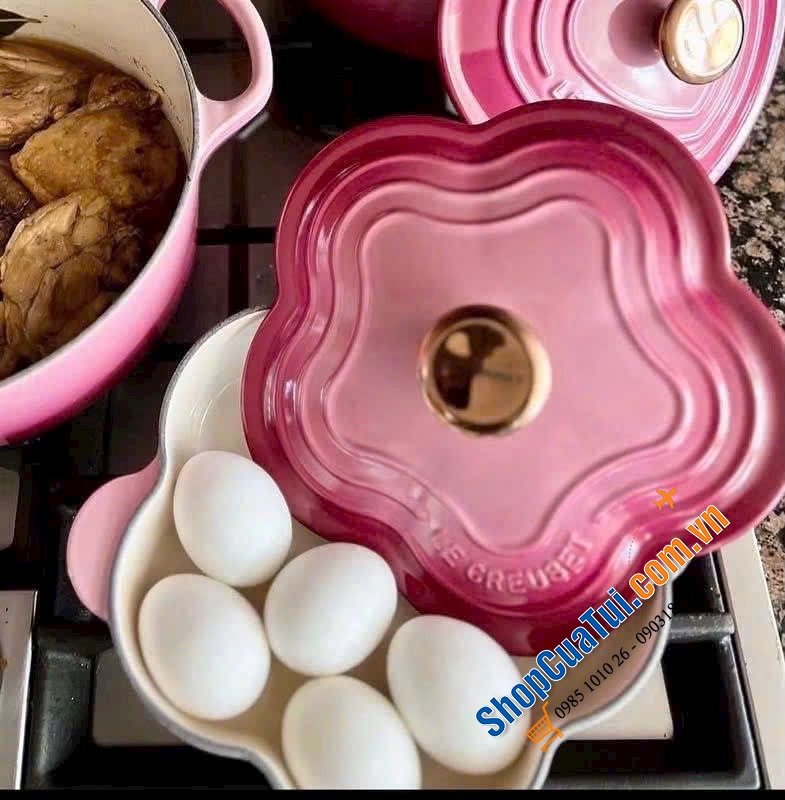 Nồi gang Le Creuset Rice Pot 20cm màu hồng Berry.