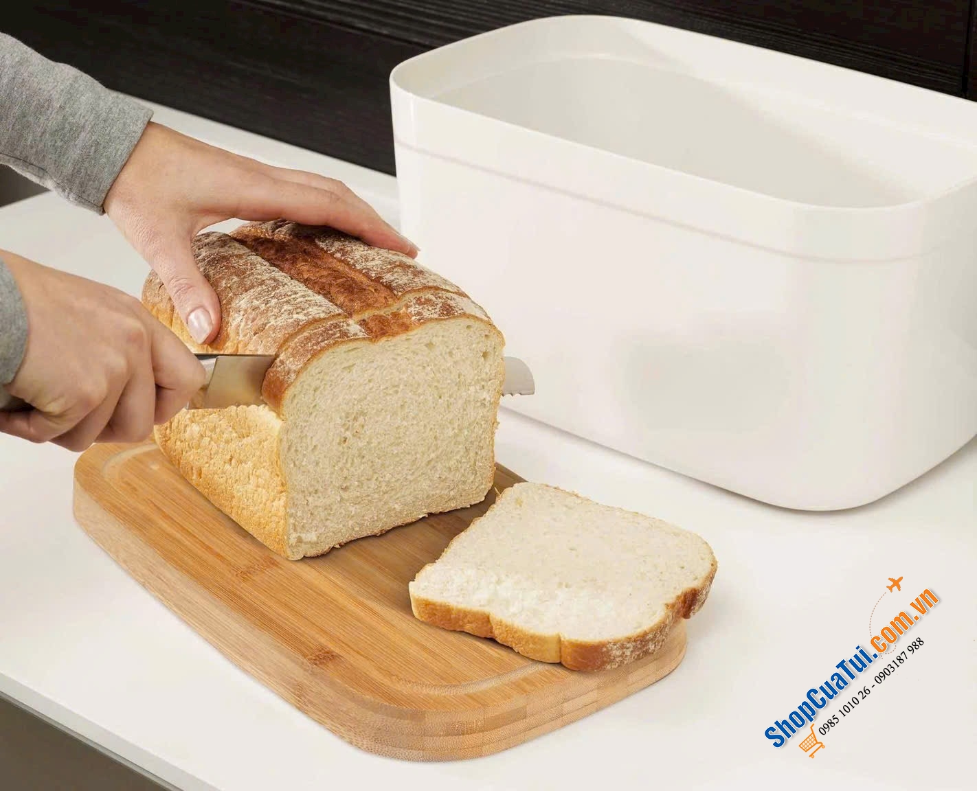 HỘP ĐỰNG BÁNH MỲ NẮP TRE ĐA NĂNG JOSEPH JOSEPH 81097 MÀU TRẮNG.