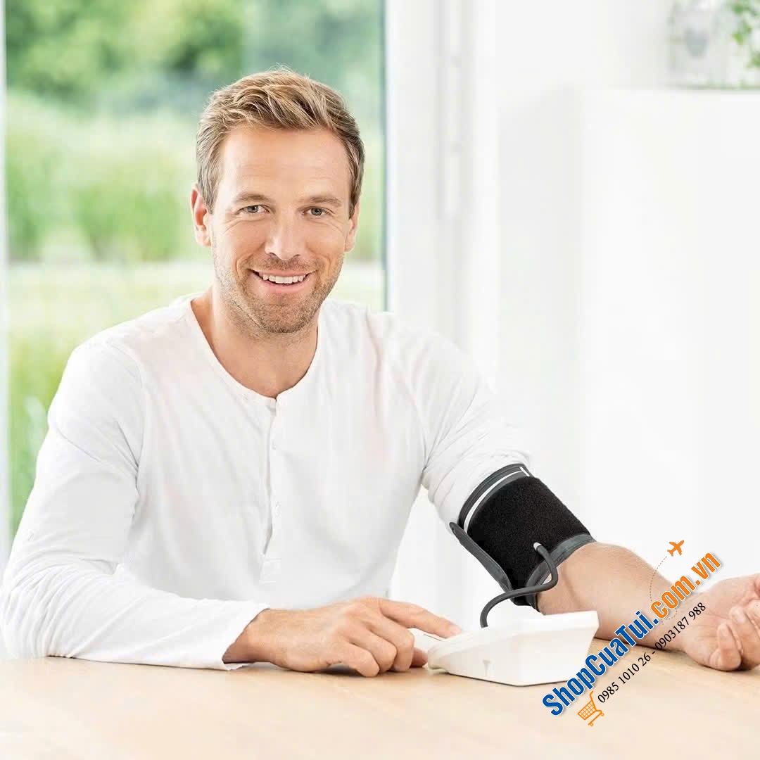 Máy đo huyết áp cổ tay điện tử cảm ứng BEURER BC54 màu đen.