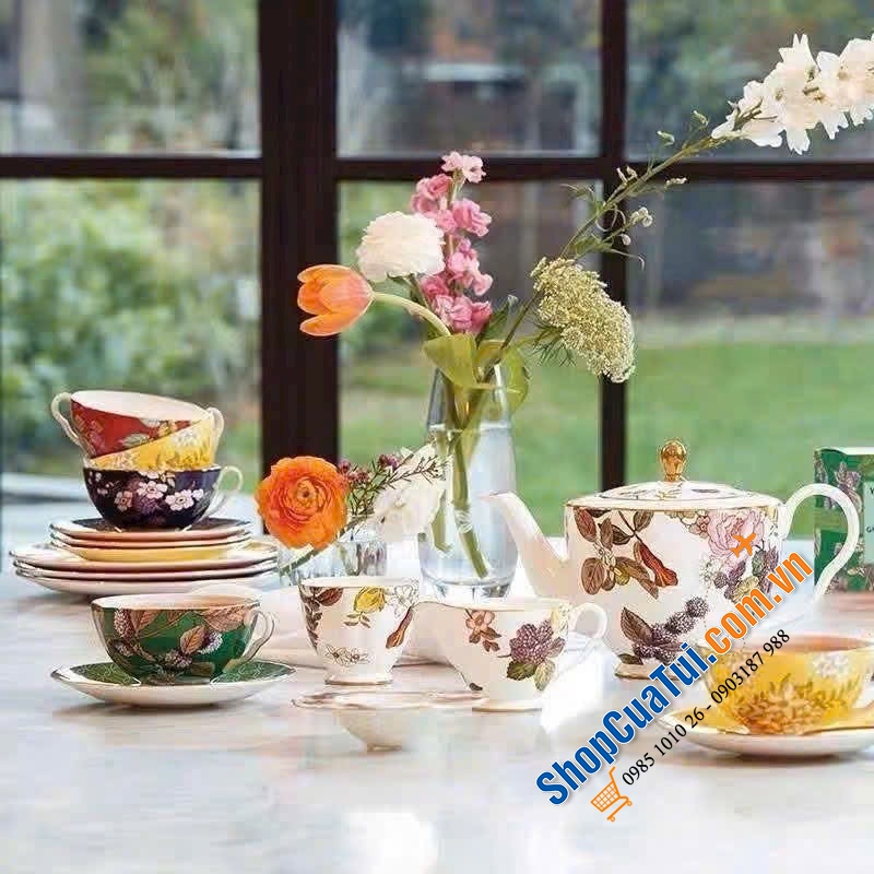 Bộ ấm + 4 tách ly trà gốm sứ Wedgwood.