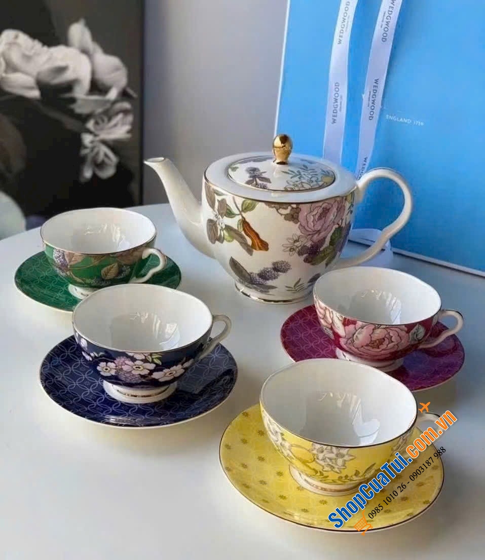 Bộ ấm + 4 tách ly trà gốm sứ Wedgwood.