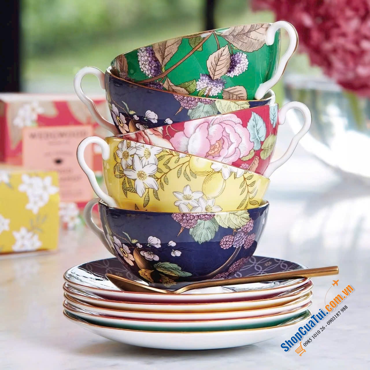 Bộ ấm + 4 tách ly trà gốm sứ Wedgwood.