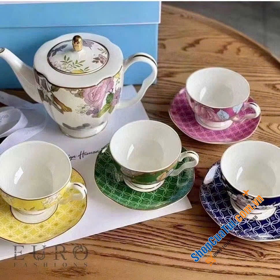 Bộ ấm + 4 tách ly trà gốm sứ Wedgwood.