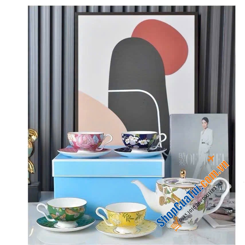 Bộ ấm + 4 tách ly trà gốm sứ Wedgwood.