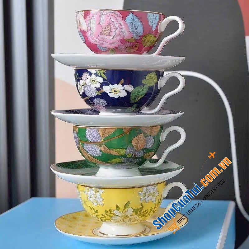 Bộ ấm + 4 tách ly trà gốm sứ Wedgwood.