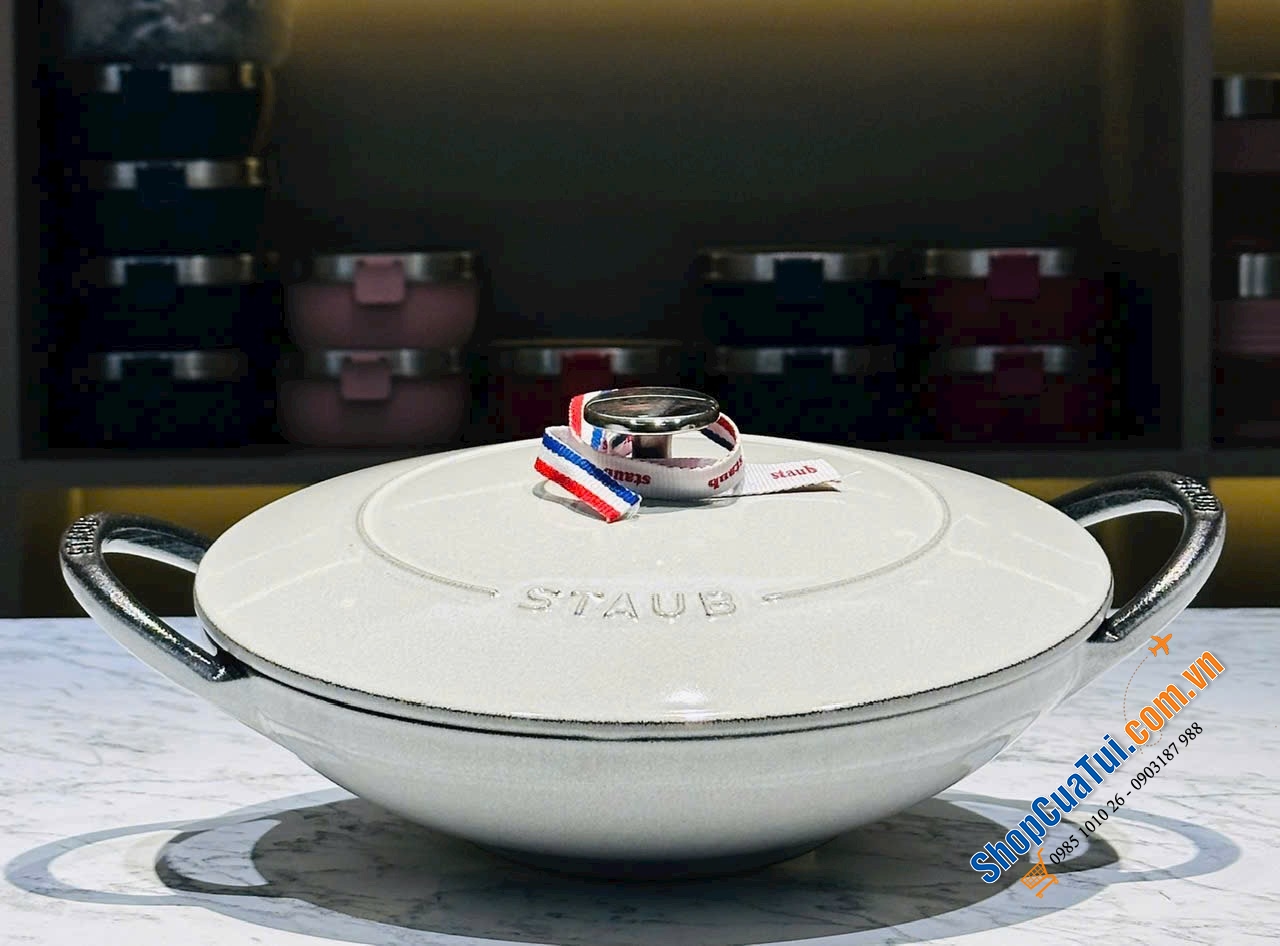 TÌM ĐÂU RA EM CHẢO CUTE HƠN! Staub Wok 24cm staub màu Truffe.