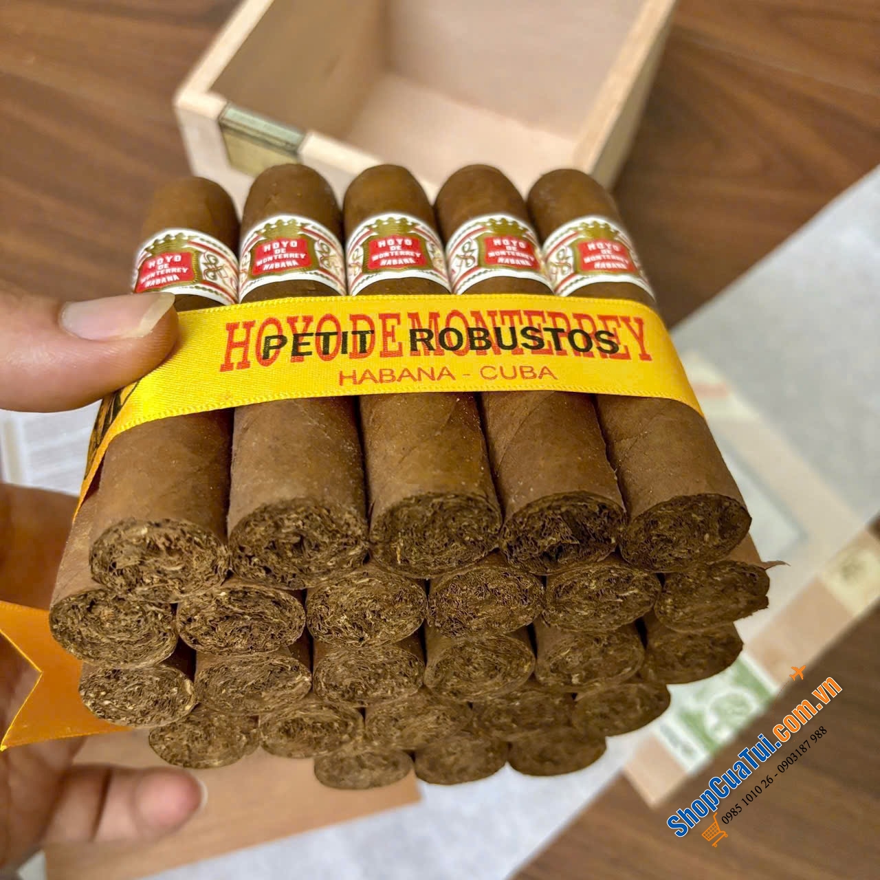 Hoyo de Monterrey - Petit Robustos hộp 25 điếu.