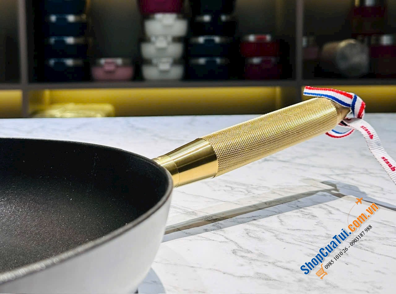 STAUB x BUSTER + PUNCH LIMITED EDITION - Khi Tuyệt Tác Ẩm Thực Pháp Giao Thoa Cùng Nghệ Thuật Cơ Khí London.