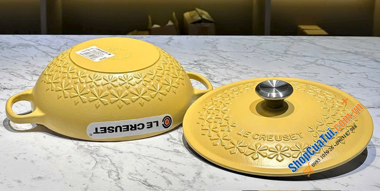 NỒI LE CREUSET MARMITE HOA MAI 22CM – ĐẸP TỪNG CHI TIẾT, SANG TỪNG GÓC BẾP.
