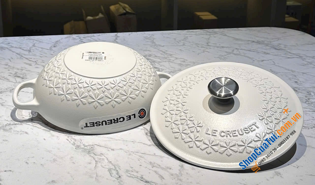 NỒI LE CREUSET MARMITE HOA MAI 22CM – ĐẸP TỪNG CHI TIẾT, SANG TỪNG GÓC BẾP.