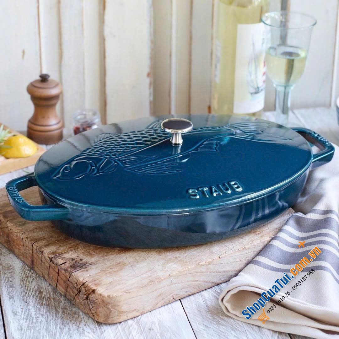 CHẢO CÁ STAUB MÀU XANH LA MER CÓ NẮP 32cm. (Staub Fish Dish Cocotte La Mer 32cm)