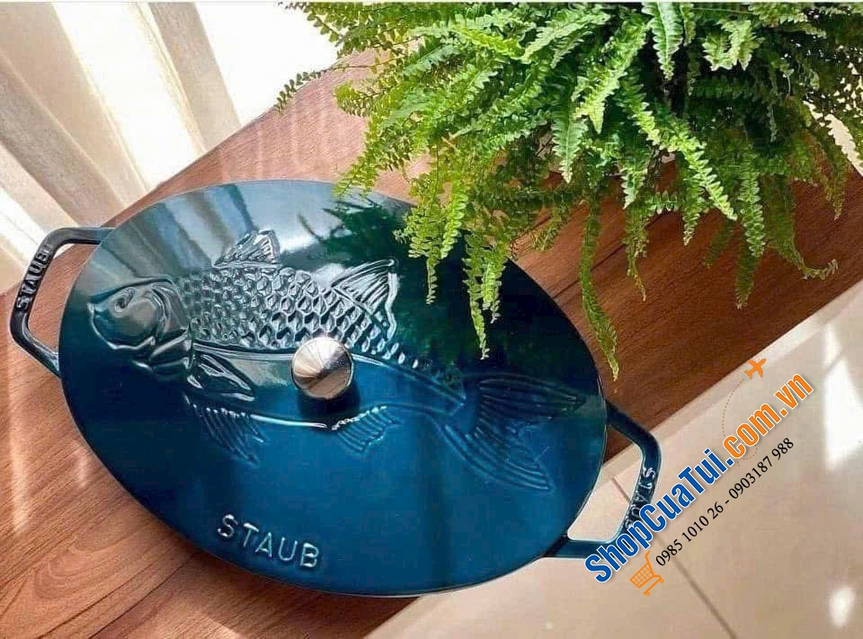 CHẢO CÁ STAUB MÀU XANH LA MER CÓ NẮP 32cm. (Staub Fish Dish Cocotte La Mer 32cm)