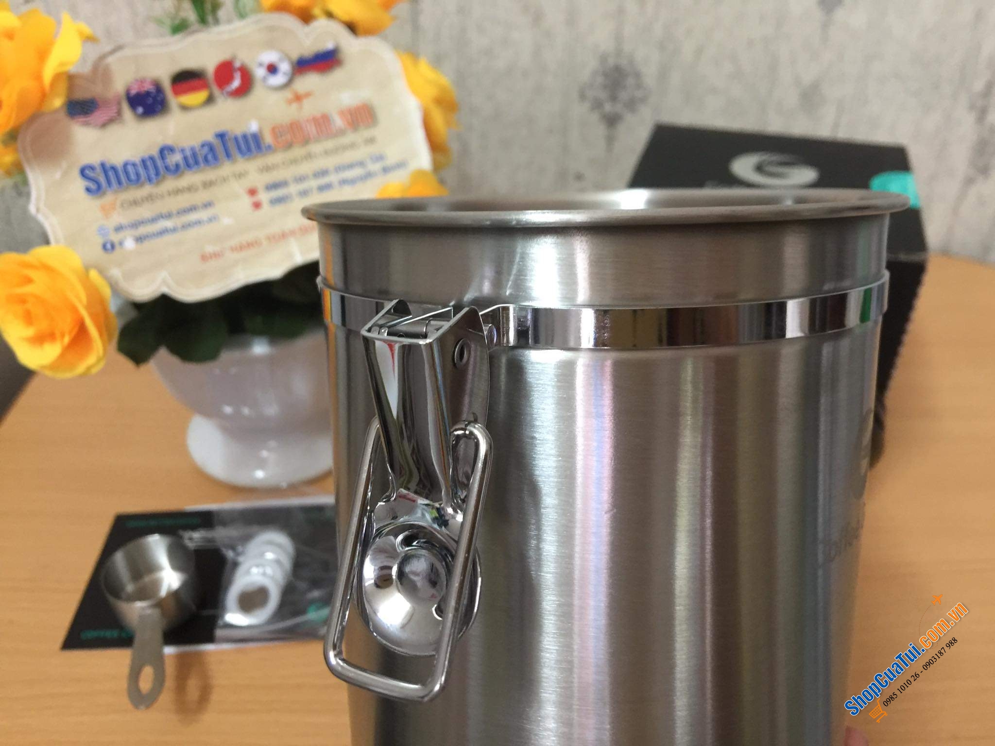 Hộp đựng cà phê bằng thép không gỉ Coffee Gator size trung 1,3 L- Giữ cho cà phê và đậu xay tươi lâu hơn - Hộp đựng có Theo dõi ngày tháng, Van xả CO2 và Thìa đo (Lớn, Xám), Thép không gỉ