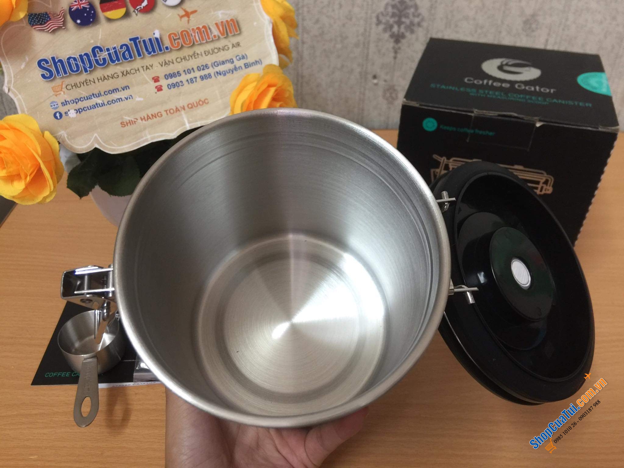 Hộp đựng cà phê bằng thép không gỉ Coffee Gator size trung 1,3 L- Giữ cho cà phê và đậu xay tươi lâu hơn - Hộp đựng có Theo dõi ngày tháng, Van xả CO2 và Thìa đo (Lớn, Xám), Thép không gỉ