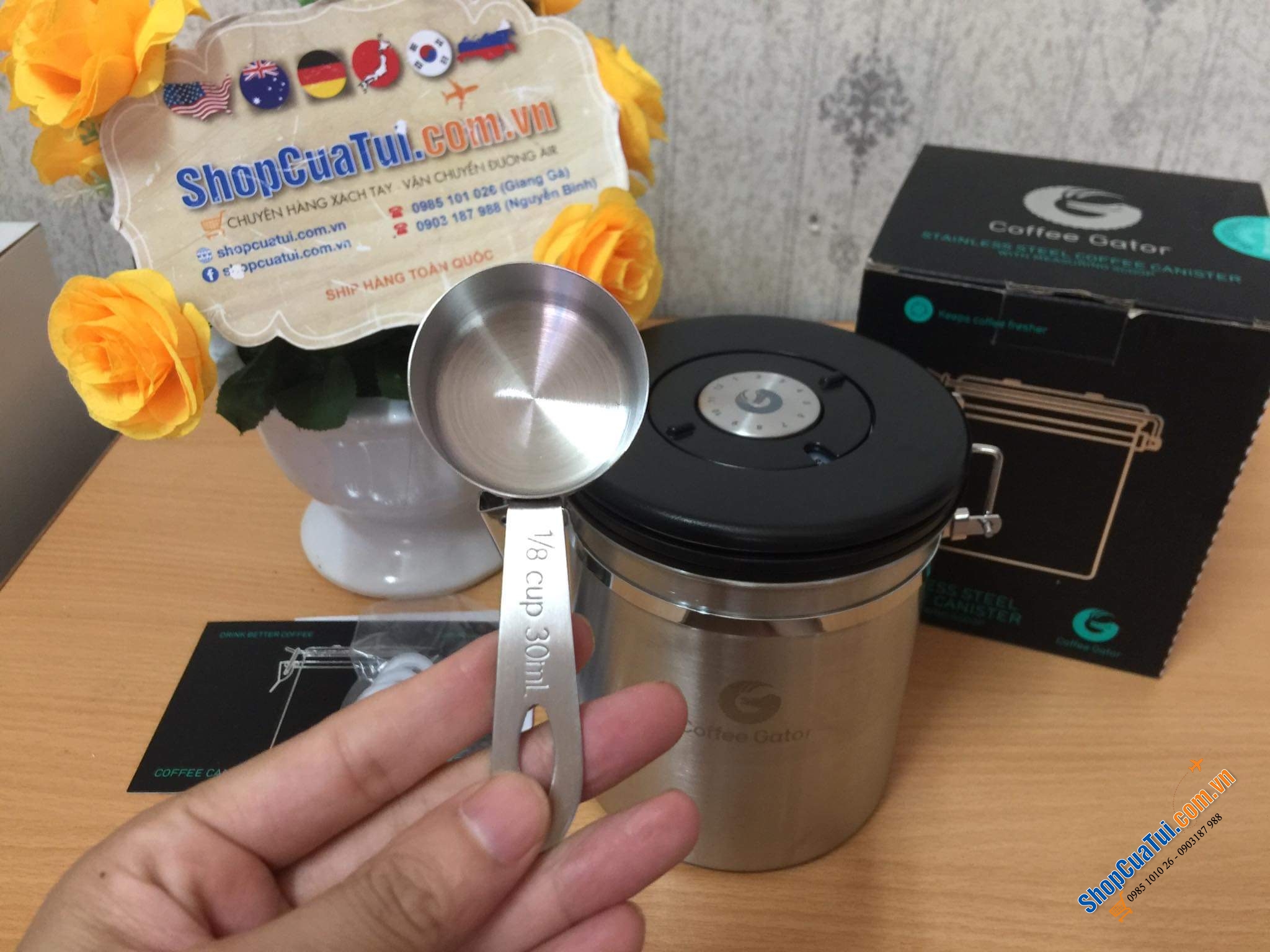 Hộp đựng cà phê bằng thép không gỉ Coffee Gator size trung 1,3 L- Giữ cho cà phê và đậu xay tươi lâu hơn - Hộp đựng có Theo dõi ngày tháng, Van xả CO2 và Thìa đo (Lớn, Xám), Thép không gỉ