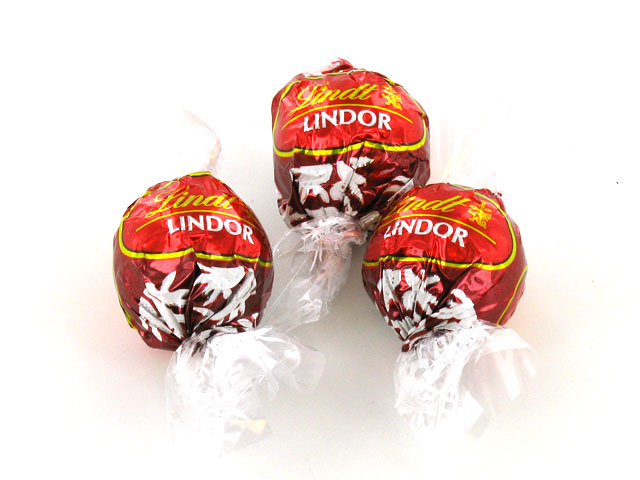 Kẹo sô cô la - Lindt Lindor Chocolate Balls Milk hộp 235g