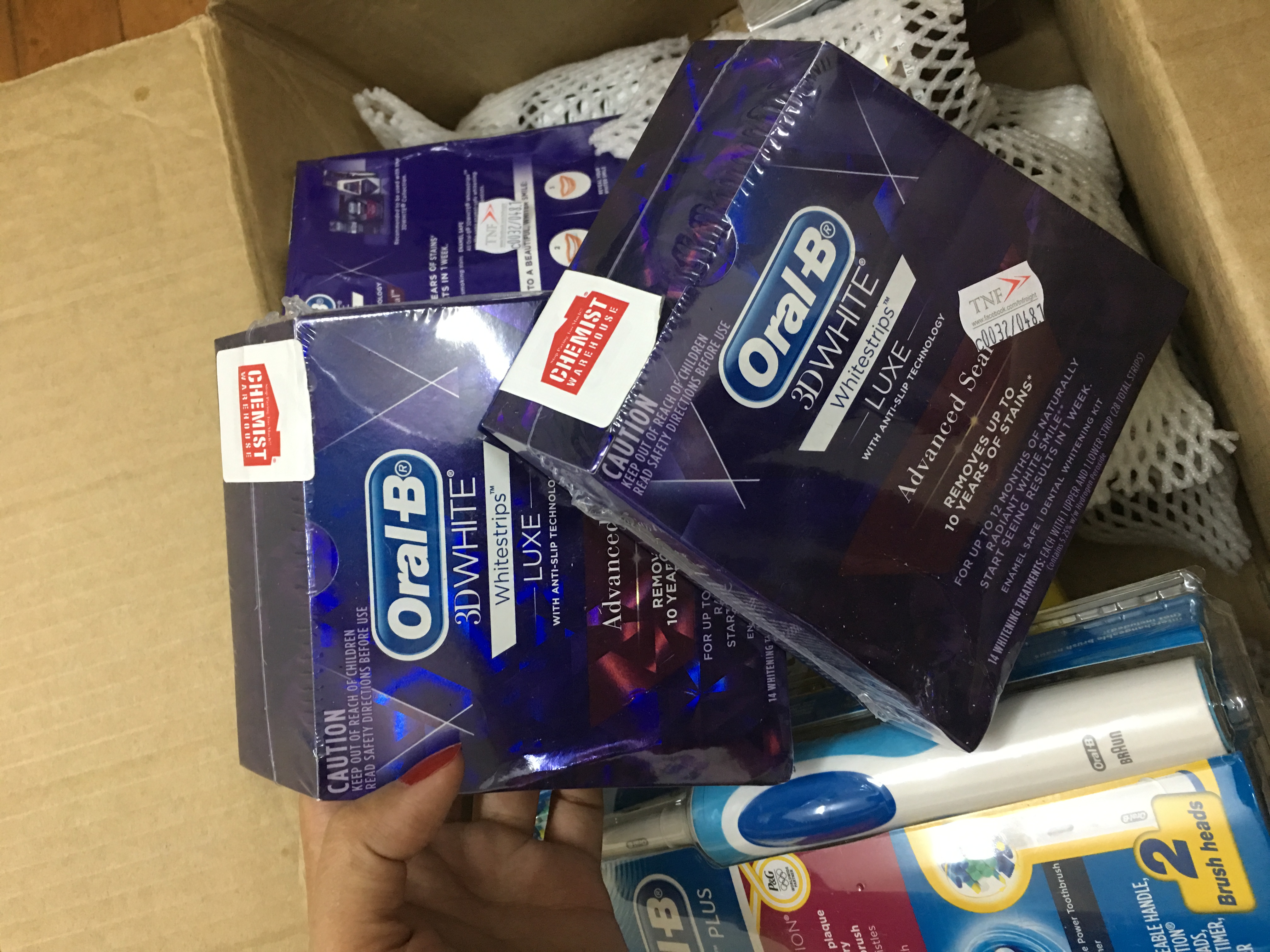 MIẾNG DÁN TẨY TRẮNG RĂNG ORAL B 3D (14 GÓI) – ORAL B 3D WHITE WHITESTRIPS