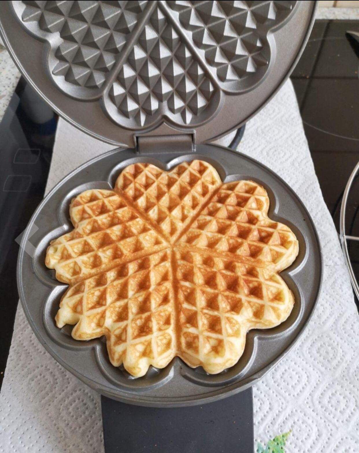MÁY LÀM BÁNH WAFFLE HÃNG CLOER