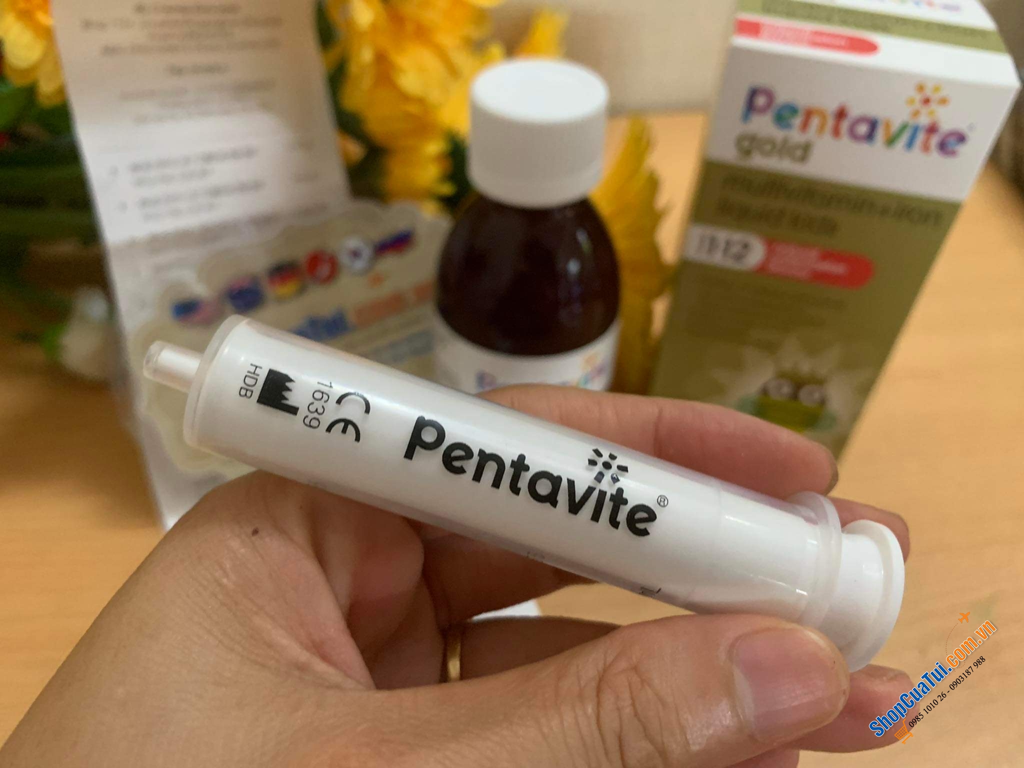 Vitamin tổng hợp Penta-Vite Oral Liquid Multivitamins with Iron 200mL cho bé từ 1 đến 12 tuổi - dạng siro, vị trái cây tạo sự thích thú cho trẻ, giúp trẻ bổ sung Vitamin A,B,C,D và sắt dễ dàng hơn