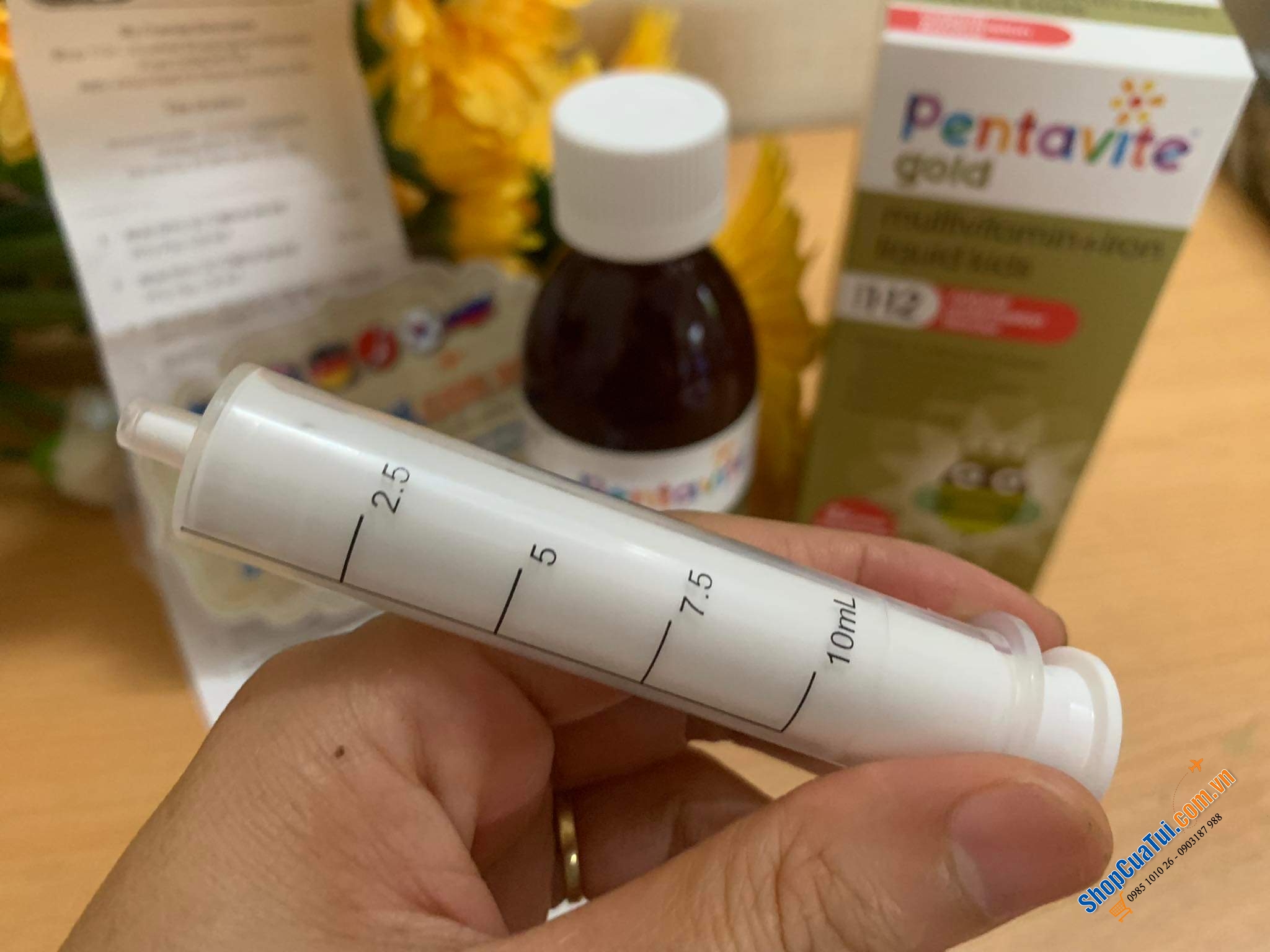 Vitamin tổng hợp Penta-Vite Oral Liquid Multivitamins with Iron 200mL cho bé từ 1 đến 12 tuổi - dạng siro, vị trái cây tạo sự thích thú cho trẻ, giúp trẻ bổ sung Vitamin A,B,C,D và sắt dễ dàng hơn