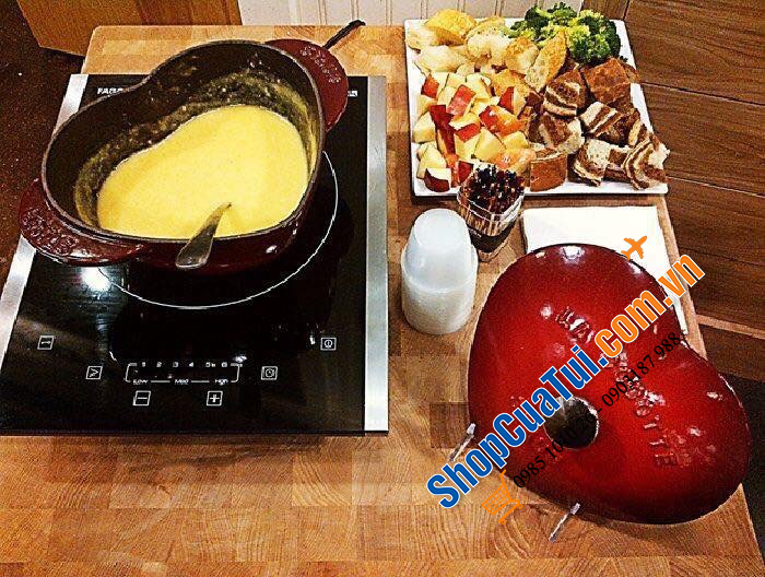 Nồi gang đúc trái tim nguyên khối Staub 20cm - made in France - MÀU ĐỎ